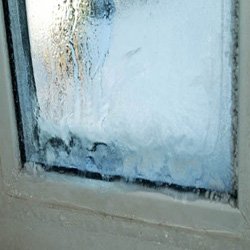 Конденсат, лед на пластиковых окнах