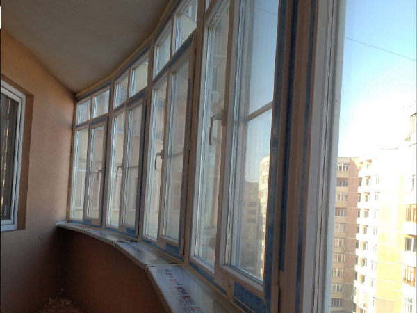 Балкон застекленный окнами ПВХ